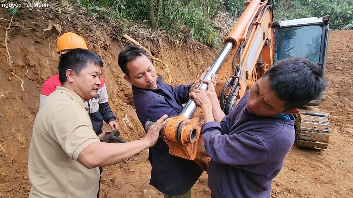 TĂNG Cường Sự Béo SỬA MÁY XÚC DOOSAN Trên CAO TỐC LŨNG CÁNG. nguyễn Tất Mạnh