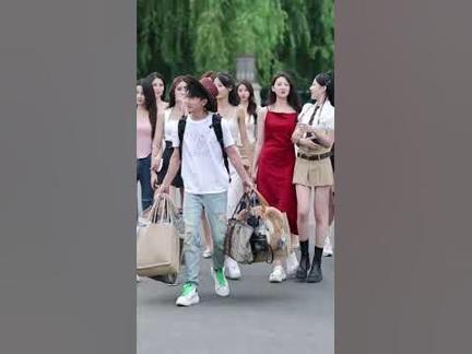 ông trùm tự nguyện đi sách đầu cho gái xinh #funny #shorts