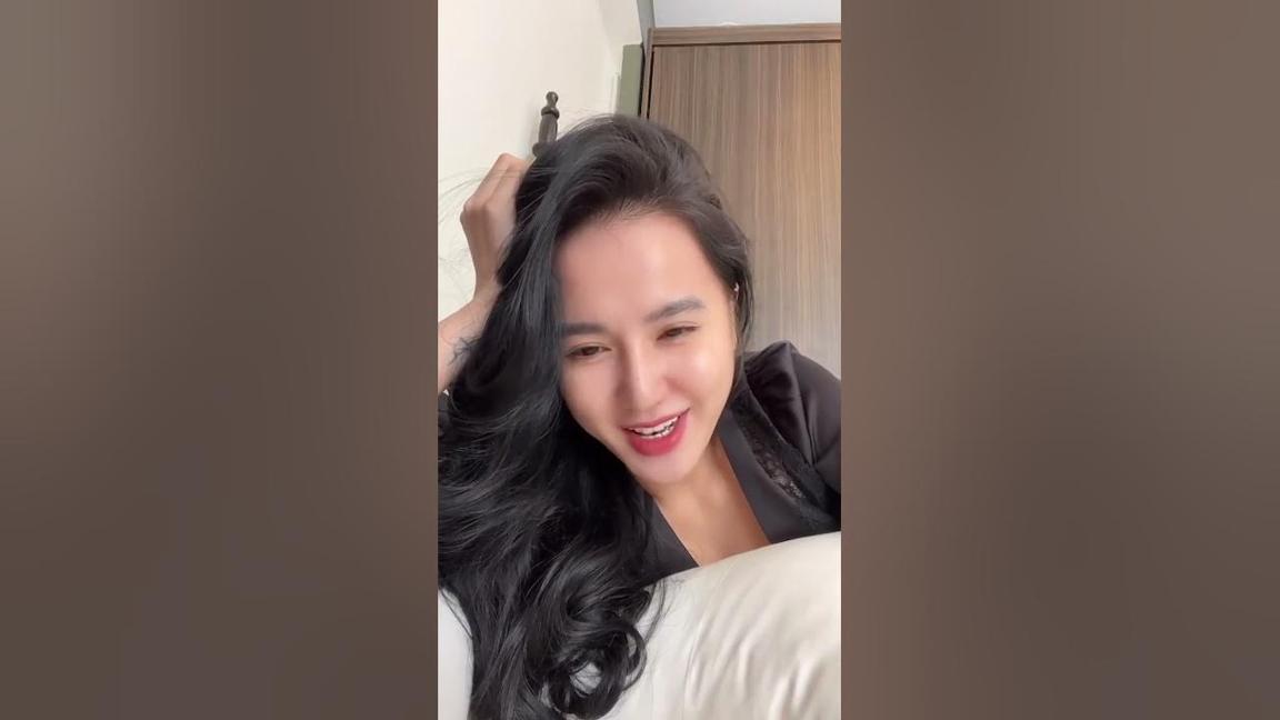 Chị gái xinh đẹp live nói chuyện dễ thương