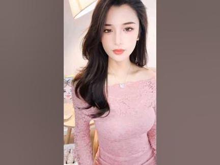 Cô gái xinh xắn 9 livestream hấp dẫn #shorts