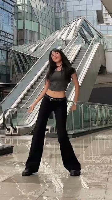 Cô gái Trung Quốc xinh đẹp đang nhảy múa 385 #shorts #tiktok #douyin #dance #beautiful